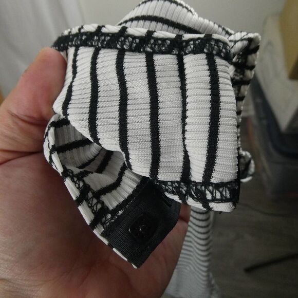 PrettyLittleThing Striped Cami Bodysuit Tank Top Snap Bottom Size 4 Black White - Picture 8 of 10